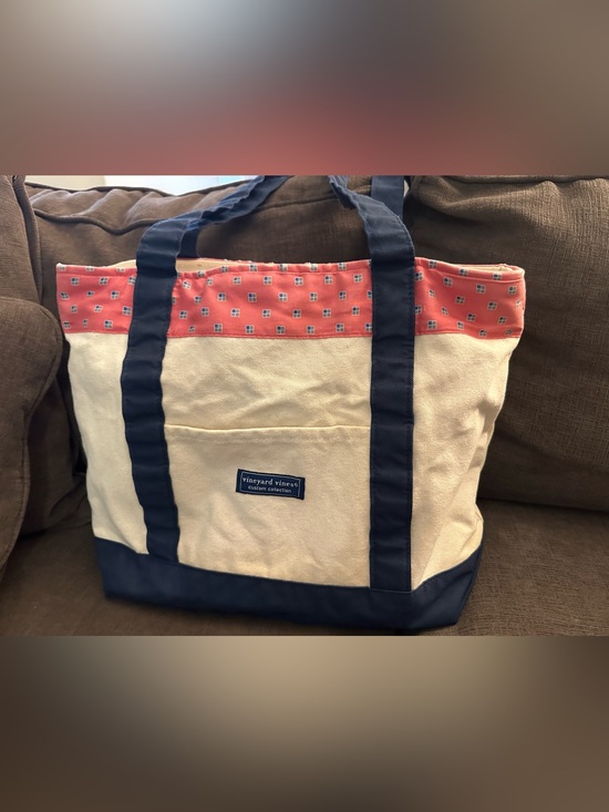 Vineyard Vines Handbags - Vineyard Vines custom collection zip top tote bag